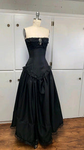 Exquisite Black Strapless Vintage Formal Long Prom Evening Dress