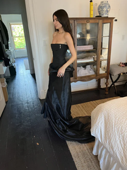 Elegant Black Tulle Prom Dress with Built-In Bra and Zipper