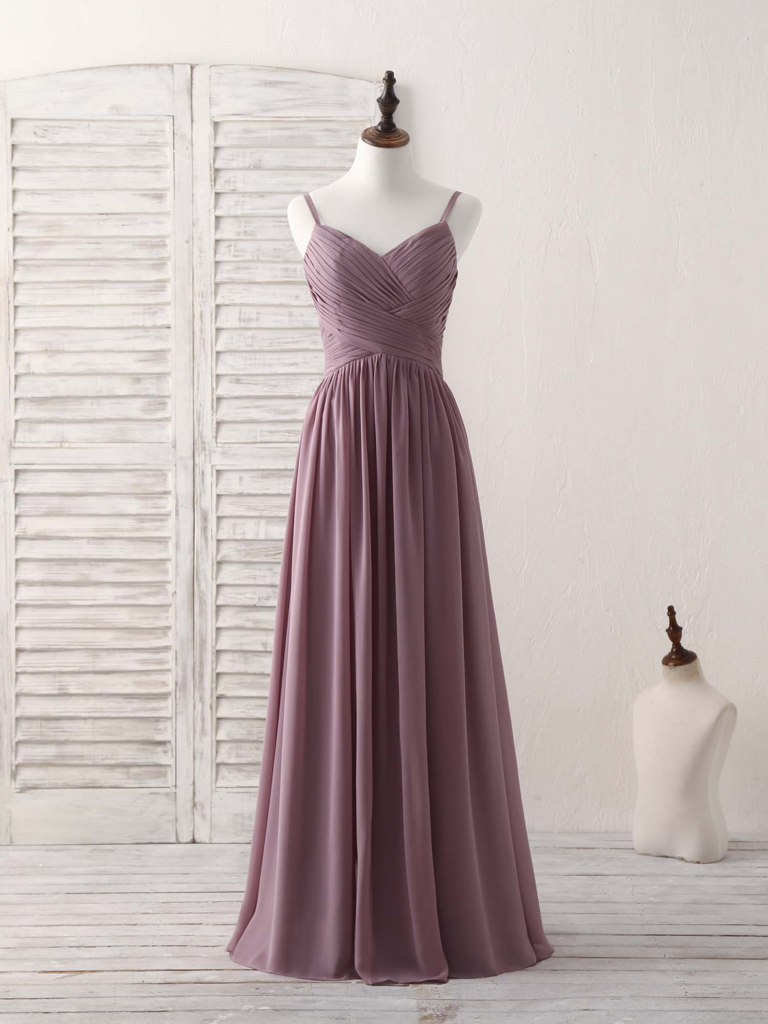 Simple V-Neck Chiffon Bridesmaid Dress: Elegant Long Prom Gown for Women