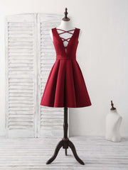 Elegant V-Neck Burgundy Short Prom Dress: Satin A-Line Homecoming Gown for Women