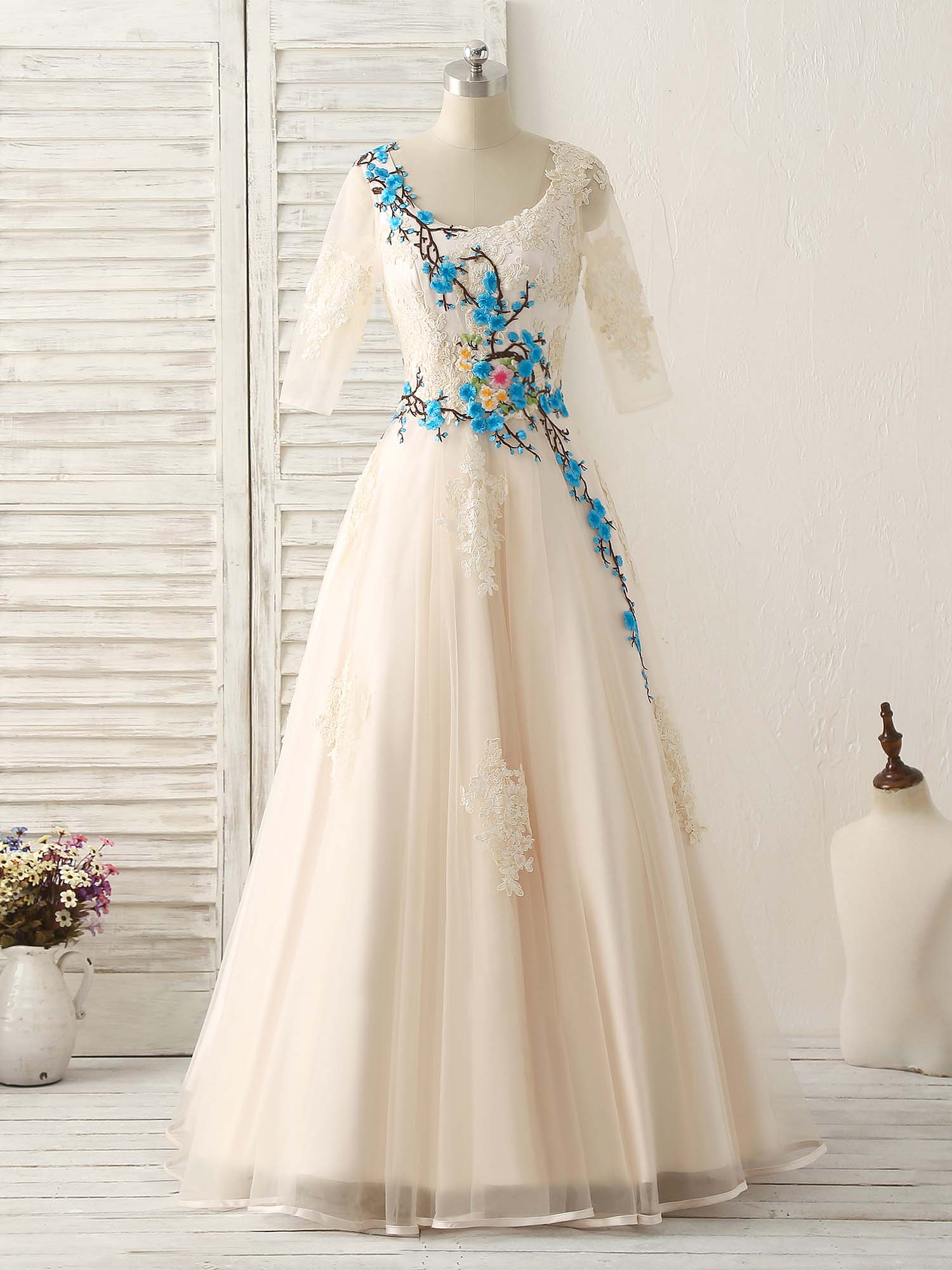 Elegant Lace Applique Tulle Long Prom Dress Light Champagne Bridesmaid Gown