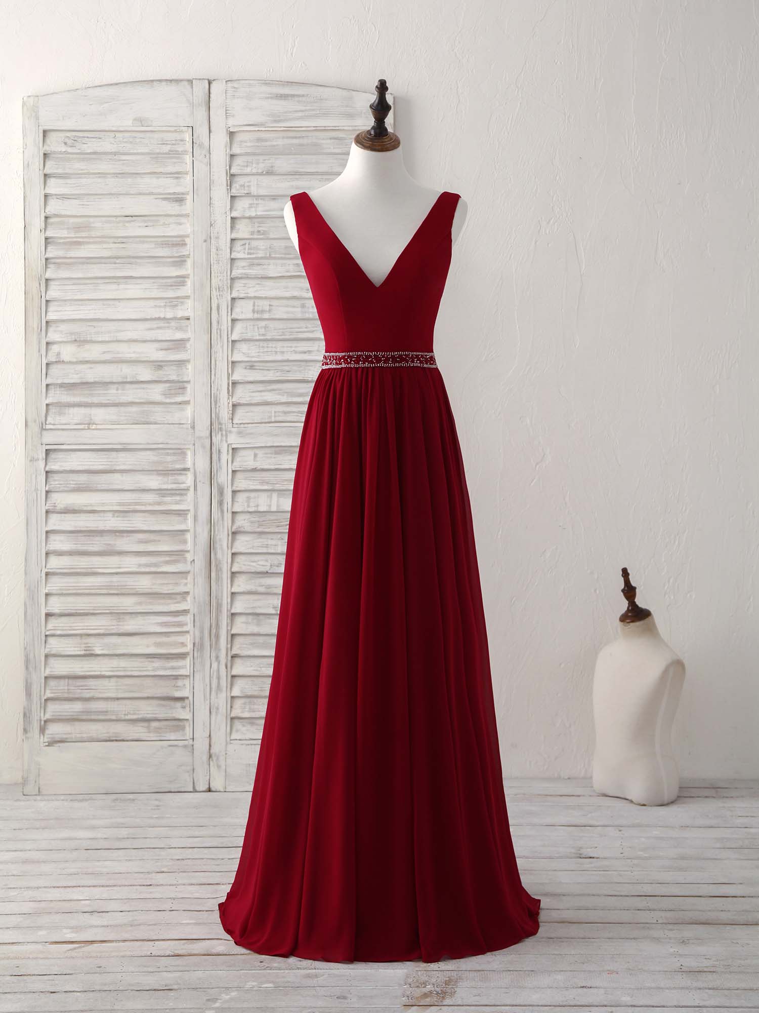 Elegant Burgundy Chiffon V-Neck Beaded Long Prom Evening Dress for Women
