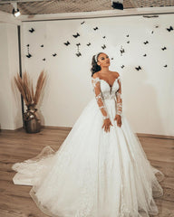 Elegant Sweetheart A-Line Tulle Wedding Dress with Long Lace Sleeves