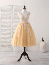 Elegant Champagne V-Neck Tulle Lace Applique Short Prom Dress Bridesmaid Gown