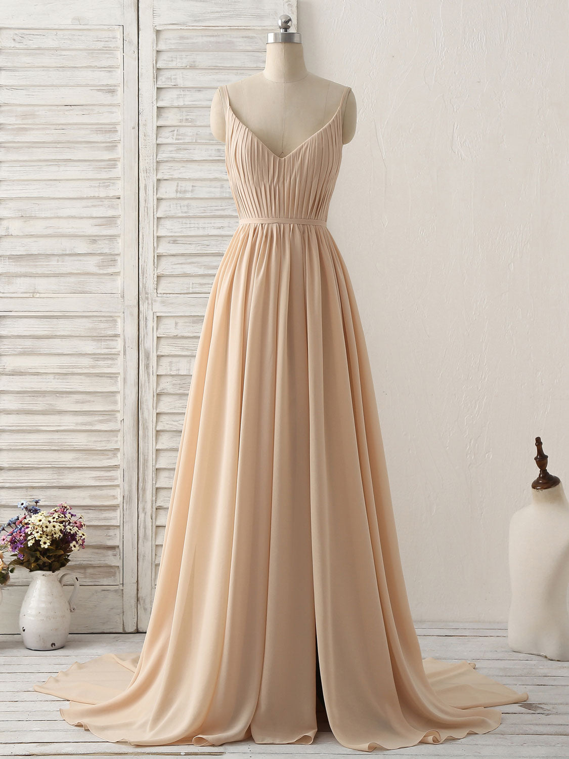 Simple Champagne V-Neck Chiffon Bridesmaid Dress: Elegant Long Prom Gown