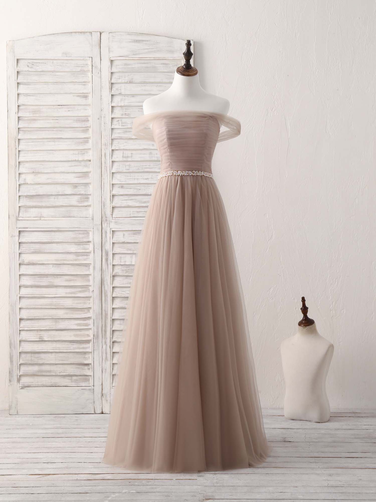 Elegant Champagne Off-Shoulder Tulle Gown for Prom and Evening Wear