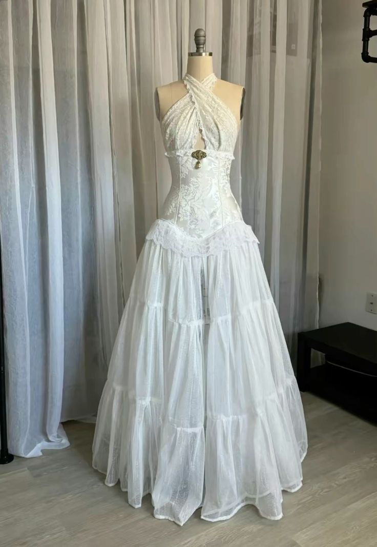 Elegant Halter Lace A Line Wedding Formal Party Dress