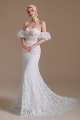 Elegant Mermaid Lace Wedding Dress with Detachable Sleeves Sweetheart Neckline