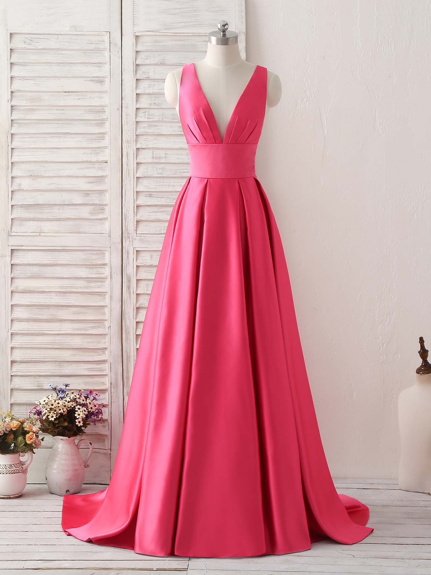 Elegant V-Neck Long Prom Dress: Backless Evening Gown for Bridesmaids