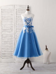 Elegant Blue Round Neck Tulle Lace Applique Tea Length Bridesmaid Prom Dress