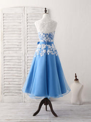 Elegant Blue Round Neck Tulle Lace Applique Tea Length Bridesmaid Prom Dress