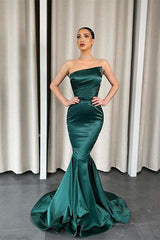 Stunning Dark Green Strapless Mermaid Evening Gown for Formal Occasions and Prom
