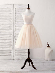 Elegant Sweetheart Tulle Short Prom Dress: Champagne Bridesmaid Gown for Special Occasions