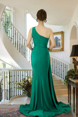 Elegant One-Shoulder Emerald Green Prom Dress with Dazzling Slit Design
