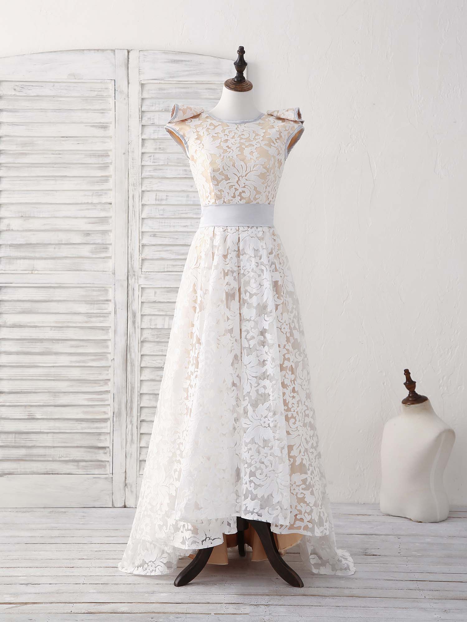 Elegant White Lace High-Low Prom Bridesmaid Dress - Round Neck Formal Gown