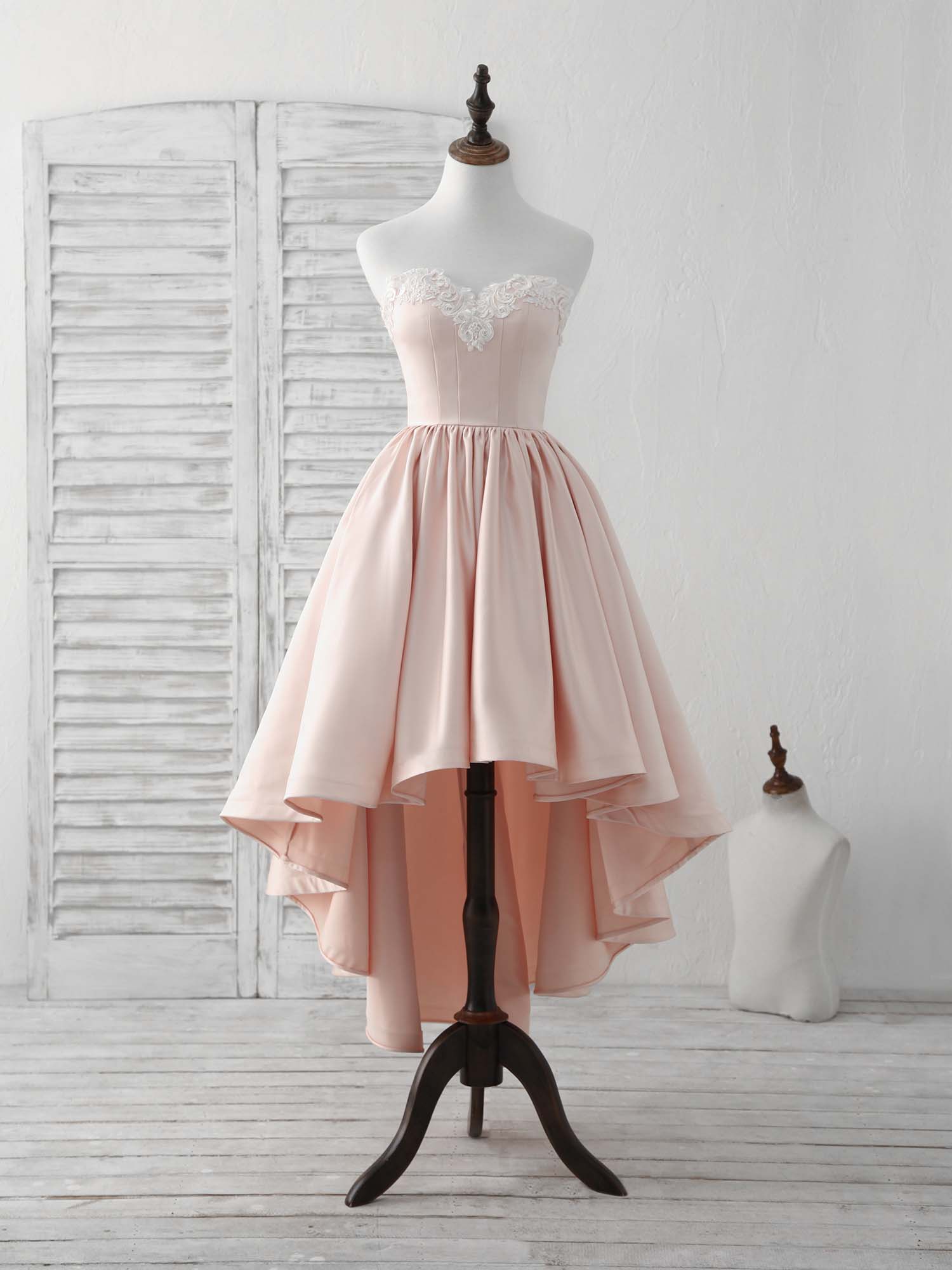 Elegant Pink Sweetheart Neck Short Prom Dress - Perfect for Homecoming & Parties