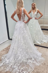 Long A-Line Backless Wedding Dress With Tulle Lace V-neck Gown