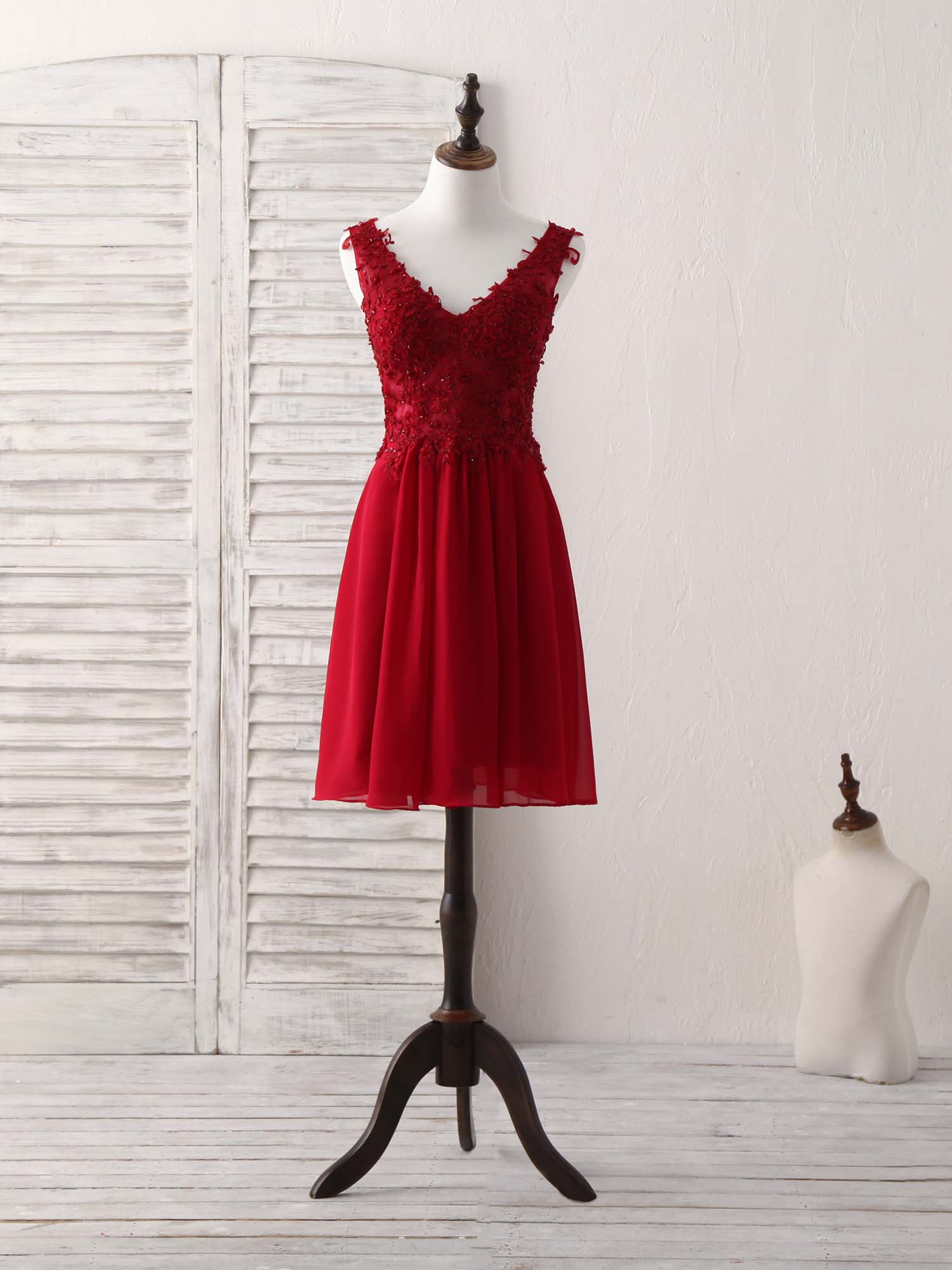Elegant Burgundy Chiffon Lace Short Prom Dress - Perfect Homecoming Gown