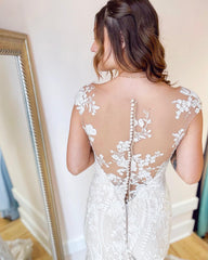 Elegant Ivory A-Line Wedding Dress V-Neck Lace and Tulle Gown