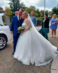 Elegant Long Sleeve A-Line Tulle Wedding Dress Sweetheart Neckline Gown