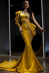 Elegant Yellow Halter Mermaid Evening Gown with One Shoulder Long Sleeve and Beadings