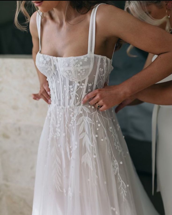 Stunning Princess Wedding Dress with Tulle and Straps for Brides