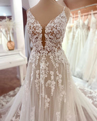 Elegant A-Line V-Neck Sleeveless Floral Lace Wedding Dress with Tulle and Boho Style