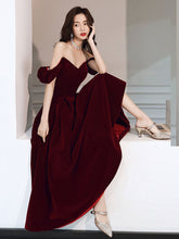 Elegant Burgundy Velvet Tea-Length A-Line Evening Prom Dress