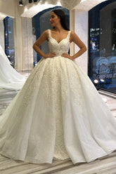 Elegant Sweetheart Spaghetti Strap Backless Ball Gown Wedding Dress with Lace Appliques