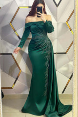Elegant Off-Shoulder Dark Green Pleated Mermaid Prom Gown for Formal Events