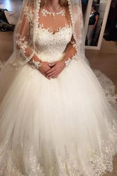 Elegant Long Sleeve A-Line Tulle Wedding Dress Sweetheart Neckline Gown