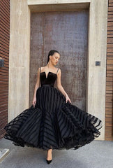 Elegant Black Evening Prom Dress: Sexy, Long, Sleeveless, V-Neck Gown for Women