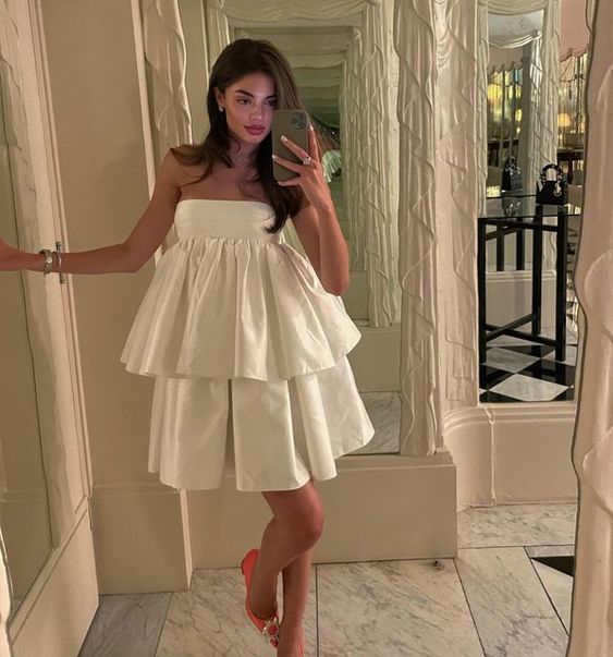 Elegant Short Prom Dress for Women - Beautiful Party Gown with Classic Design