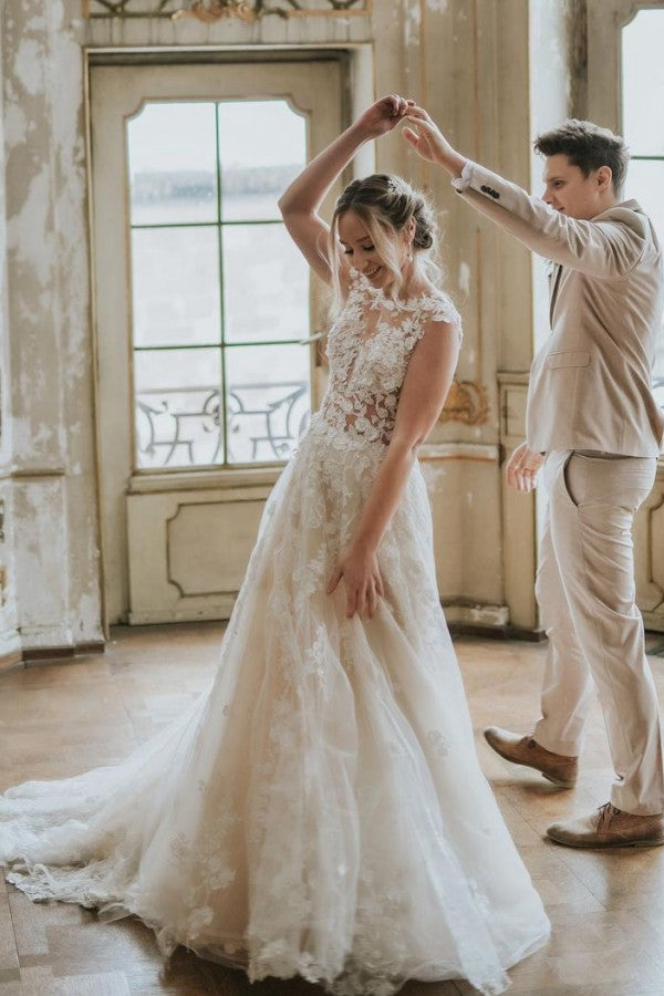 Boho A-Line Tulle Wedding Dress with Lace Appliques for Unforgettable Moments