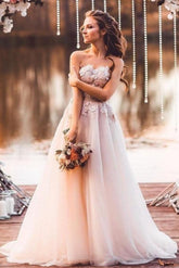 Elegant A-Line Sweetheart Tulle Wedding Dress with Delicate Lace Appliques and Train