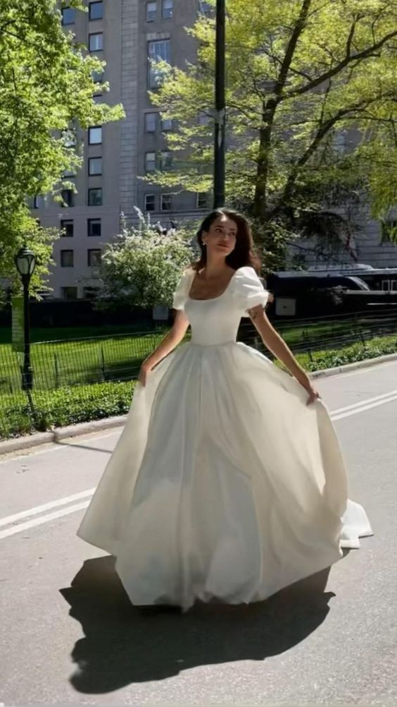 Elegant Ivory Long Prom Evening Dress: Simple Wedding Gown with Flowing Silhouette