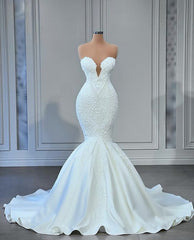 Elegant White Mermaid Wedding Dress with Lace Appliques and Long Sleeves