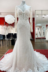 Sweetheart Princess Wedding Dress with Long Sleeves and Lace Appliques