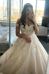 Long A-Line Princess Off-Shoulder Wedding Tulle Lace Dress