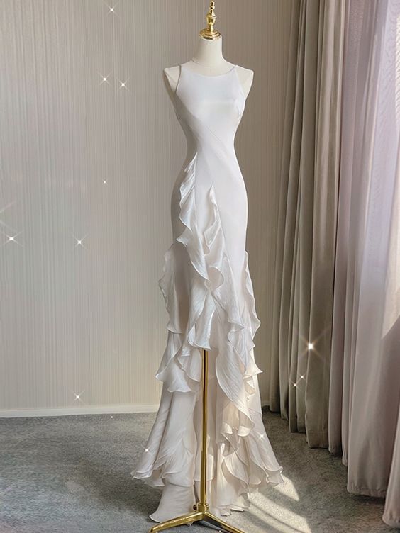 Elegant White Sheath Halter Backless Wedding Dress