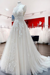 Elegant A-Line V-Neck Tulle Wedding Dress with Lace Appliques and Ruffles