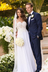 Elegant Sweetheart A-Line Wedding Dress With Appliques and Delicate Lace Detailing