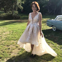 Elegant Off-the-Shoulder Lace Appliqued Tulle Ball Gown Wedding Dress