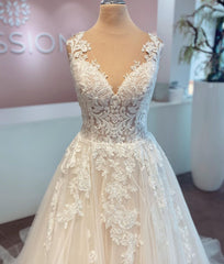 Elegant A-Line V-Neck Sleeveless Wedding Dress with Lace and Tulle