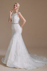 Elegant Mermaid Jewel Neck Long Wedding Dress with Tulle Lace and Beaded Waist