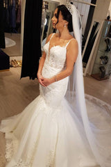 Elegant Lace Applique Mermaid Wedding Dress with Spaghetti Straps and Tulle