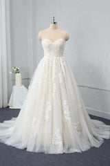 Sweetheart Backless A-Line Wedding Dress with Appliques Lace Tulle Floor-Length Gown