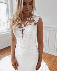 Sleeveless Jewel Lace Appliques Mermaid Wedding Dress for an Elegant Bride