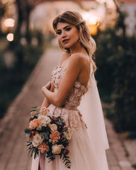 Elegant A-Line Sweetheart Tulle Wedding Dress with Delicate Lace Appliques and Train