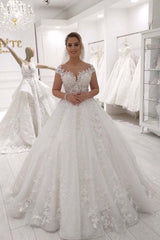 Elegant A-Line Sleeveless Wedding Dress with Lace Appliques and Ruffles